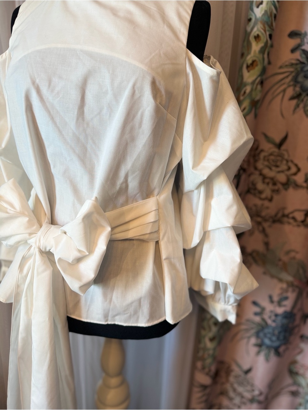 The Clothing Company White Cold Shoulder Ruffle Sleeve Bow Blouse S NWT - Picture 3 of 16